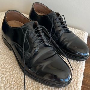Men’s “elevator” dress shoes